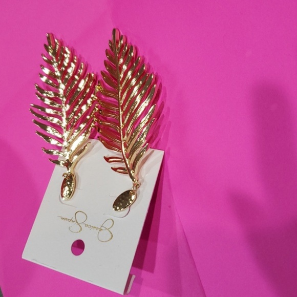 Jessica Simpson gold plated hammered‎ oversized leaf stud earrings new - Picture 1 of 13